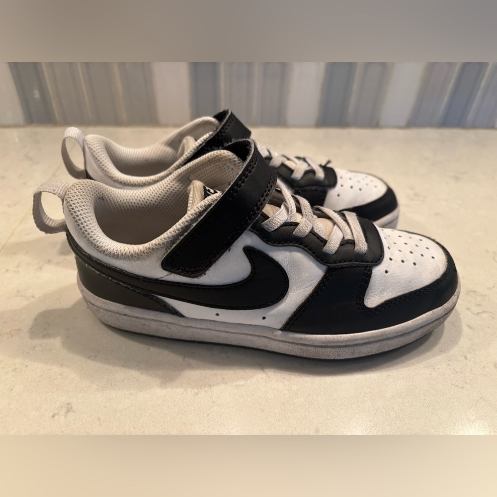Nike Black and White Sneakers Classic Low-Top Design